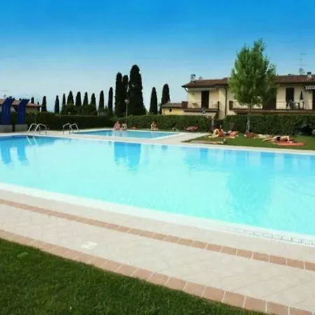 Sole Del Garda 10 アパート