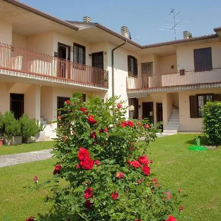 Sole Del Garda 10 アパート